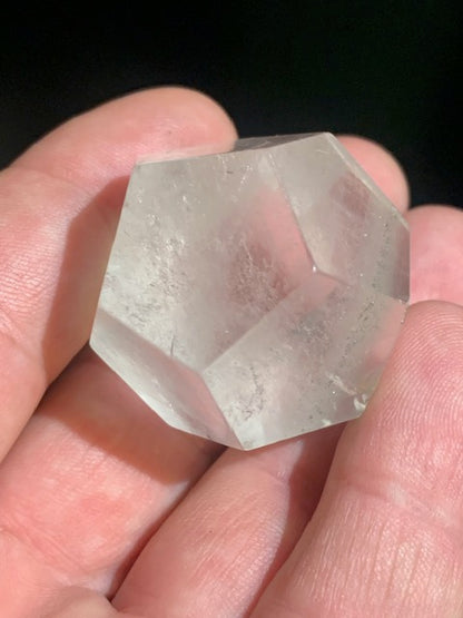Dodécaèdre en cristal de roche, un des 5 Solides de Platon - 37 mm/ 50 gr. - Qualité A à AAA