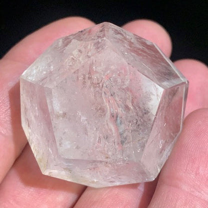 Dodécaèdre en cristal de roche, un des 5 Solides de Platon - 43 mm/ 77 gr. - Qualité A à AAA