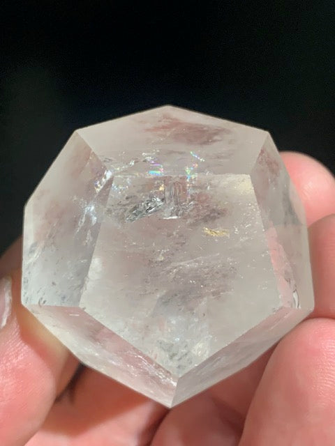 Dodécaèdre en cristal de roche, un des 5 Solides de Platon - 48 mm/ 105,7 gr. - Qualité A à AAA