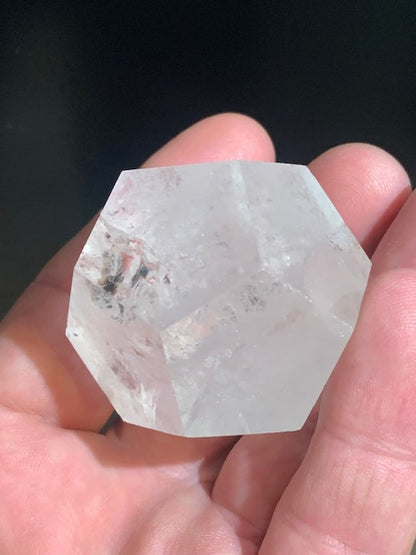 Dodécaèdre en cristal de roche, un des 5 Solides de Platon - 48 mm/ 105,7 gr. - Qualité A à AAA