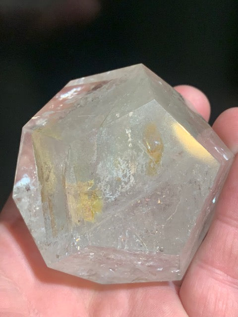 Dodécaèdre en cristal de roche, un des 5 Solides de Platon - 68 mm/ 292,7 gr. - Qualité AA à AAA