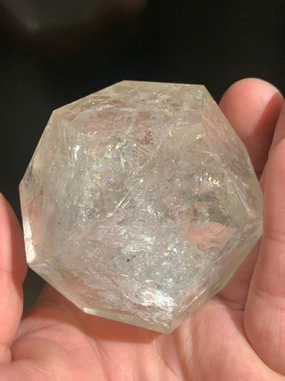 Dodécaèdre en cristal de roche, un des 5 Solides de Platon - 68 mm/ 292,7 gr. - Qualité AA à AAA