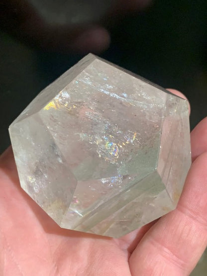 Dodécaèdre en cristal de roche, un des 5 Solides de Platon - 68 mm/ 292,7 gr. - Qualité AA à AAA