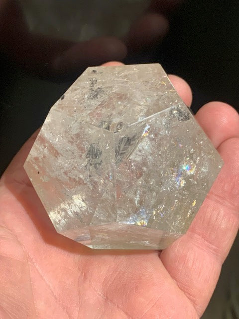 Dodécaèdre en cristal de roche, un des 5 Solides de Platon - 68 mm/ 292,7 gr. - Qualité AA à AAA