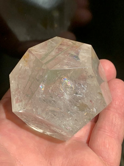 Dodécaèdre en cristal de roche, un des 5 Solides de Platon - 68 mm/ 292,7 gr. - Qualité AA à AAA