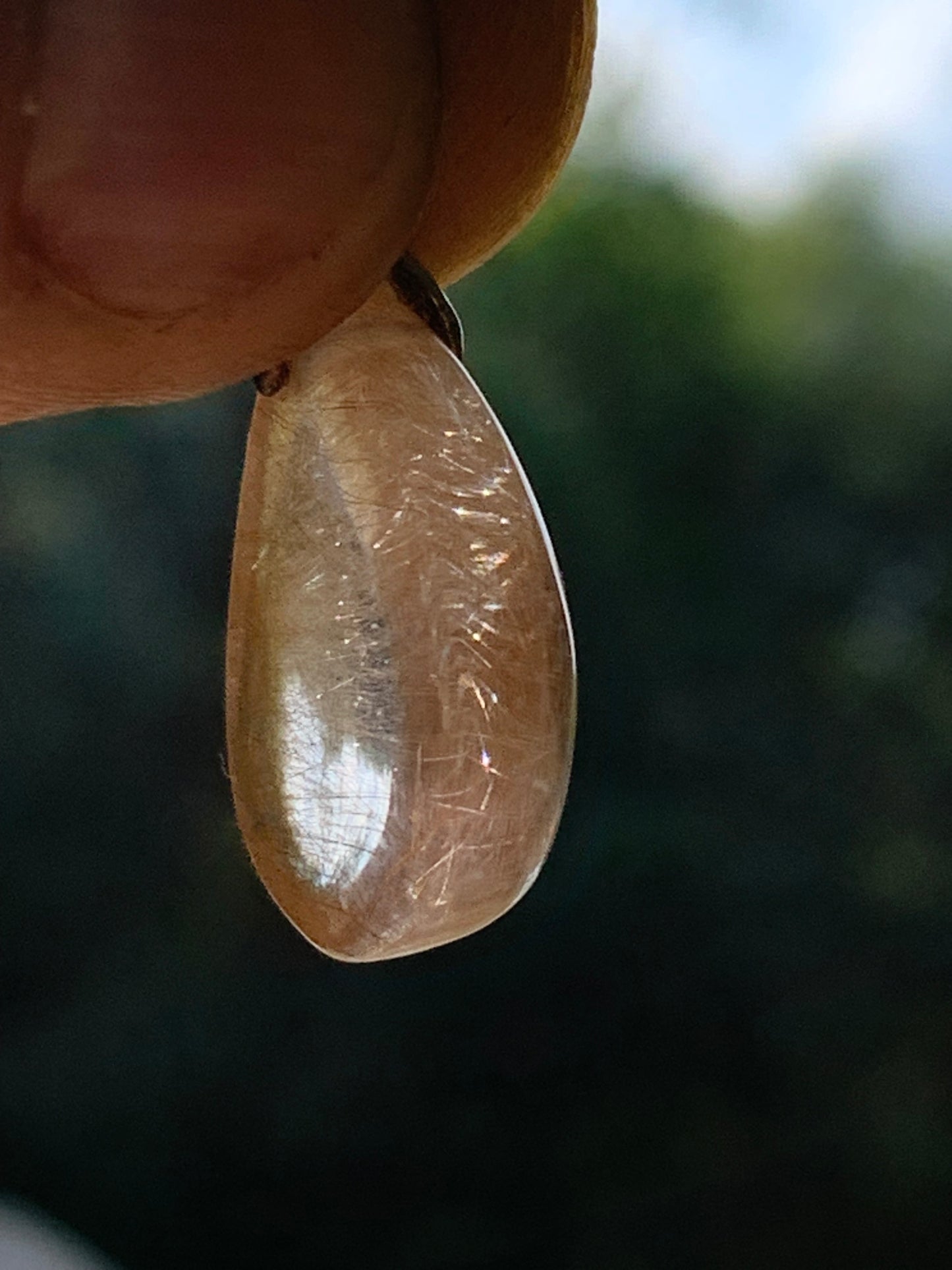 Cristal de roche/ quartz à rutiles dorés de 25mm x15 x7 - 3,9 gr., Parfait en bijouterie, collection ,exposition...
