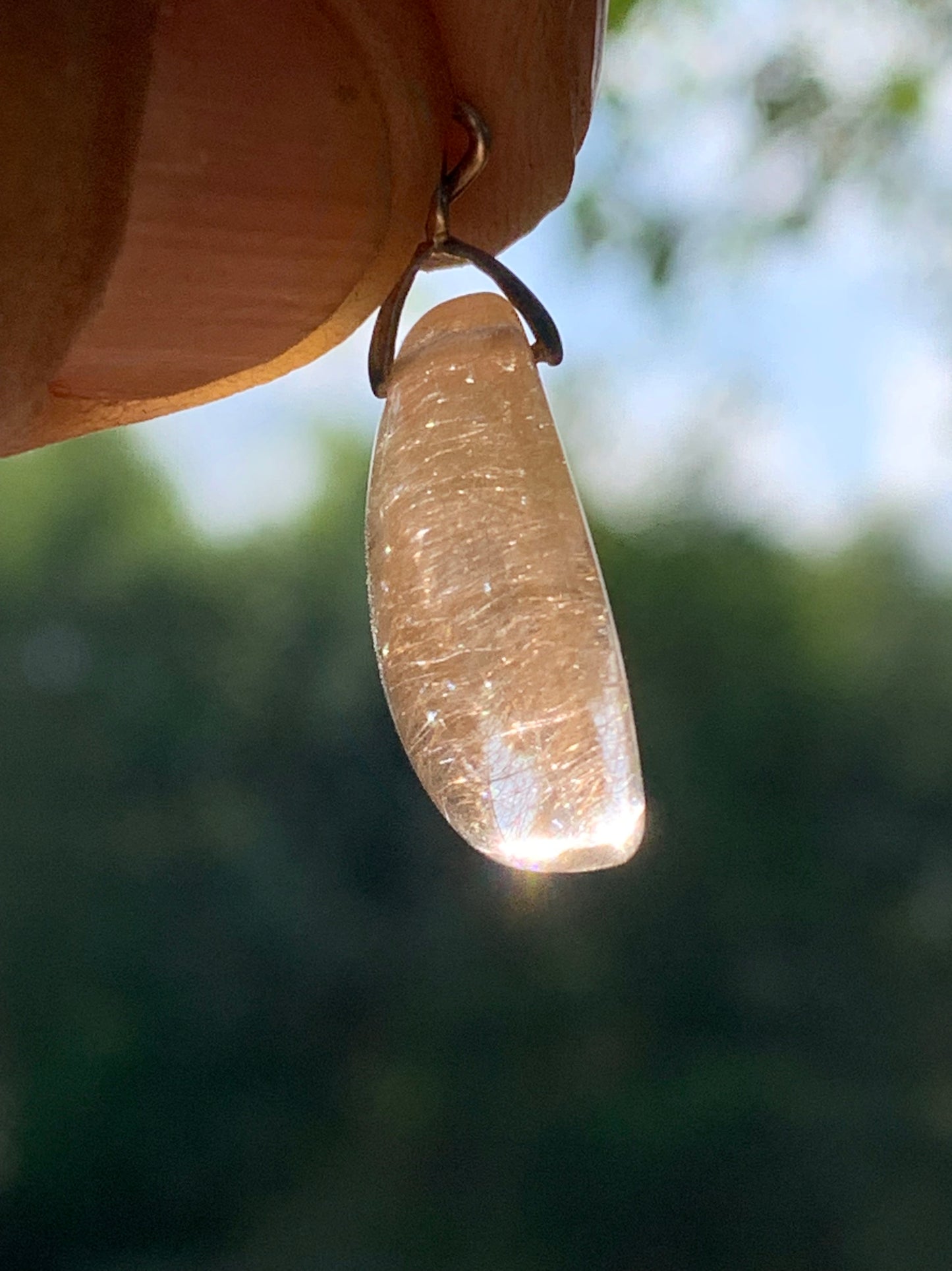 Cristal de roche/ quartz à rutiles dorés de 25mm x15 x7 - 3,9 gr., Parfait en bijouterie, collection ,exposition...