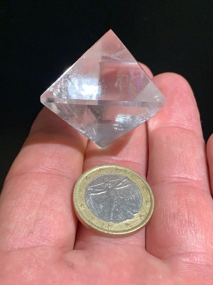 Rock crystal octahedron, one of the 5 Platonic Solids - ± 34 x 37 x 48 mm / 43.9 g - Grade A to AAA