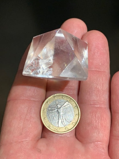 Rock crystal octahedron, one of the 5 Platonic Solids - ± 34 x 37 x 48 mm / 43.9 g - Grade A to AAA