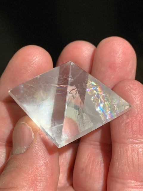 Octaèdre en cristal de roche, un des 5 Solides de Platon - ± 34 x 37 x 48 mm/ 43,9 gr. - Qualité A à AAA