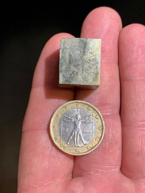 Pyrite, petit cristal naturel de 19 x 17 x 15 millimètres environ - 21,9 grammes