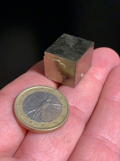 Pyrite, petit cristal naturel de 19 x 17 x 15 millimètres environ - 21,9 grammes