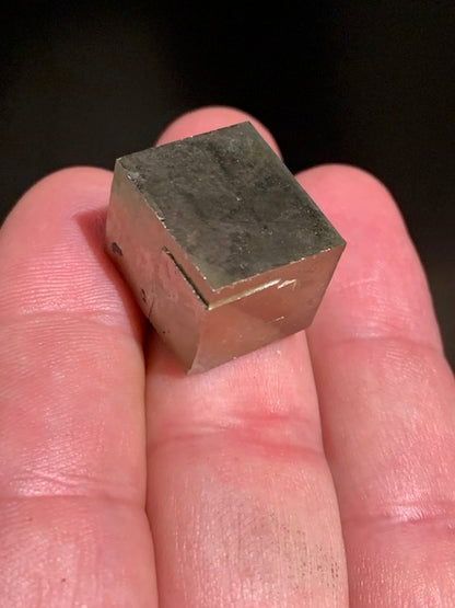 Pyrite, petit cristal naturel de 19 x 17 x 15 millimètres environ - 21,9 grammes