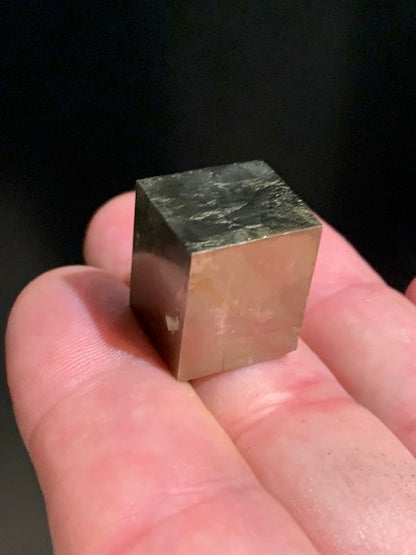 Pyrite, petit cristal naturel de 19 x 17 x 15 millimètres environ - 21,9 grammes