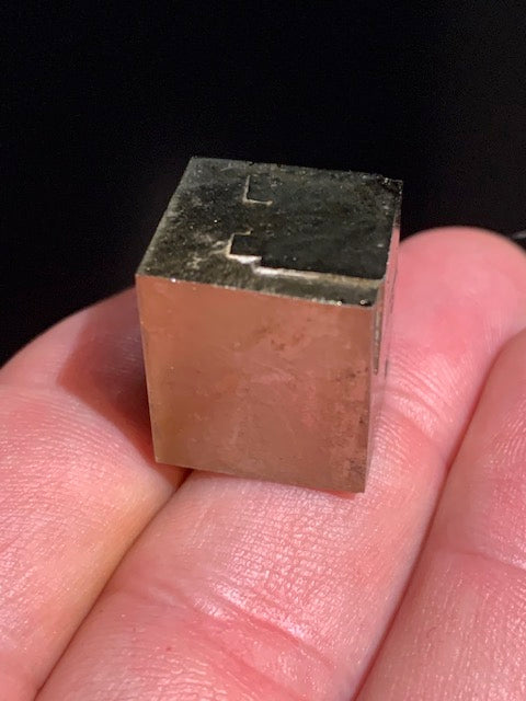 Pyrite, petit cristal naturel de 19 x 17 x 15 millimètres environ - 21,9 grammes