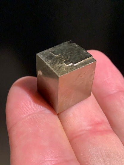 Pyrite, petit cristal naturel de 19 x 17 x 15 millimètres environ - 21,9 grammes