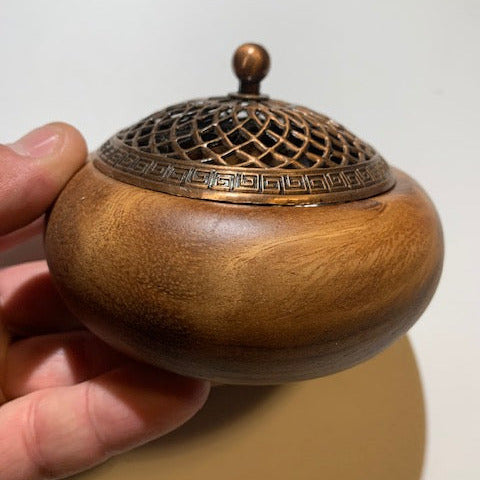 Brûleur d'aromathérapie, porte-encens en bois avec couvercle en métal rétro – Idéal pour cônes, grains, herbes – 10,2 x 7,5 cm - 0,133 Kg