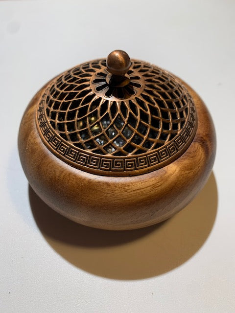 Aromatherapy burner, wooden incense holder with retro metal lid – Ideal for cones, grains, herbs – 10.2 x 7.5 cm - 0.133 Kg
