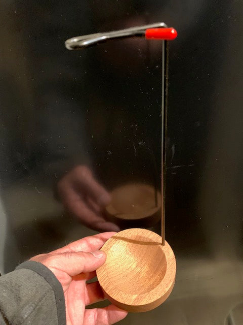 Vertical incense holder made of mango wood – Ideal for sticks – 26 x 9 cm - 92 g.