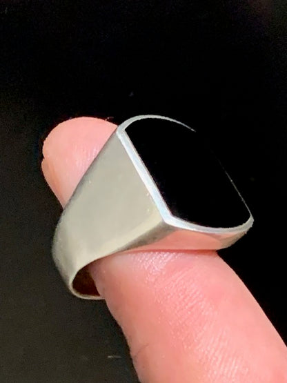 Bague/ chevalière avec cabochon d'Onyx en Argent 0.925. - Taille 61 Fr.