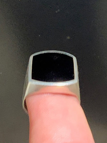 Bague/ chevalière avec cabochon d'Onyx en Argent 0.925. - Taille 61 Fr.