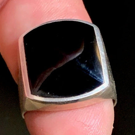 Bague/ chevalière avec cabochon d'Onyx en Argent 0.925. - Taille 61 Fr.