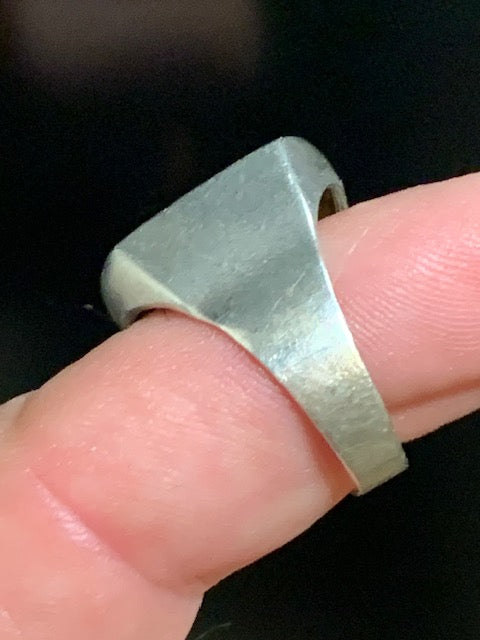 Bague/ chevalière avec cabochon d'Onyx en Argent 0.925. - Taille 61 Fr.