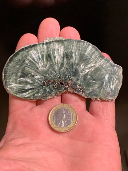 Séraphinite, spécimen avec 1 face polie/ 1 face brute - 100 mm de hauteur x 53 x 5 - 46,7 gr.