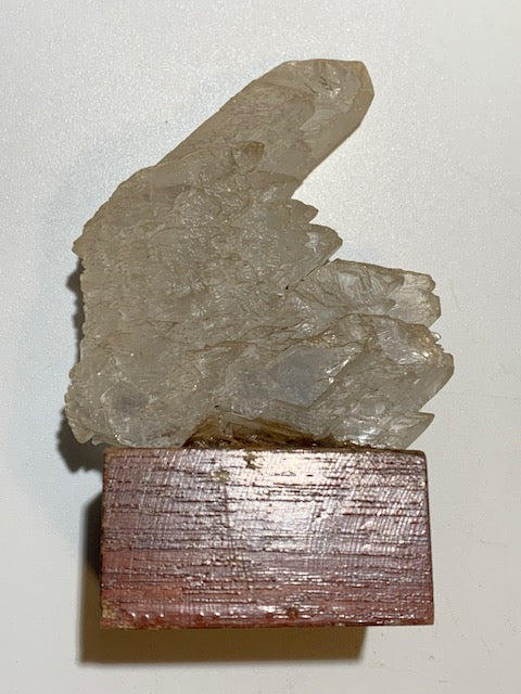 Sélénite - Spécimen brut et naturel sur socle en bois - Collection ancienne - 84 x 75 x 30 mm - 219 gr.