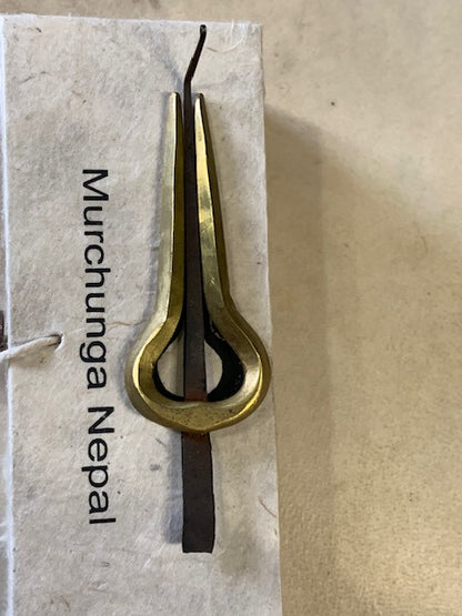 Guimbarde Murchunga du Népal de taille S - 9,50 × 3,20 × 2,50 cm - Finition métal doré - Se pose sur les dents et produit un son puissant
