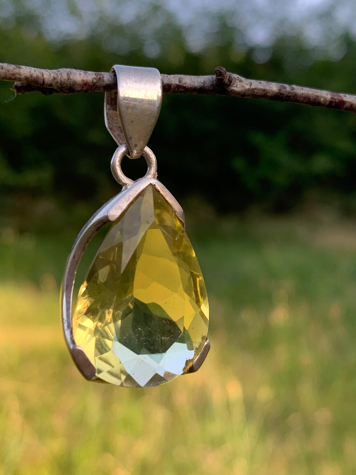 Cristal de roche/ quartz Lemon, pendentif en Argent massif de 42mm de hauteur x 20 x 12. Vendu avec cordon réglable, prêt à porter !