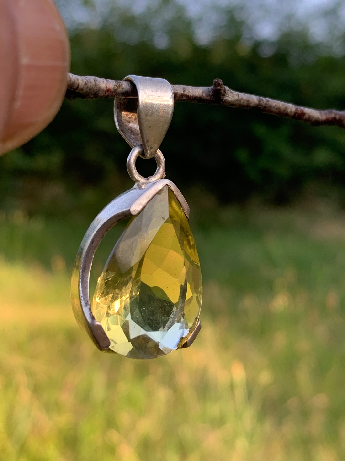 Cristal de roche/ quartz Lemon, pendentif en Argent massif de 42mm de hauteur x 20 x 12. Vendu avec cordon réglable, prêt à porter !