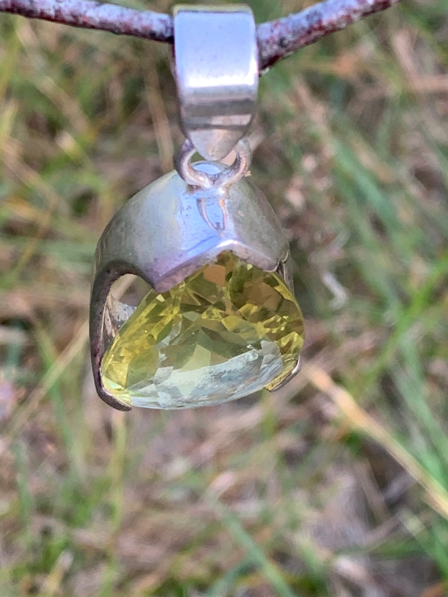 Cristal de roche/ quartz Lemon, pendentif en Argent massif de 42mm de hauteur x 20 x 12. Vendu avec cordon réglable, prêt à porter !