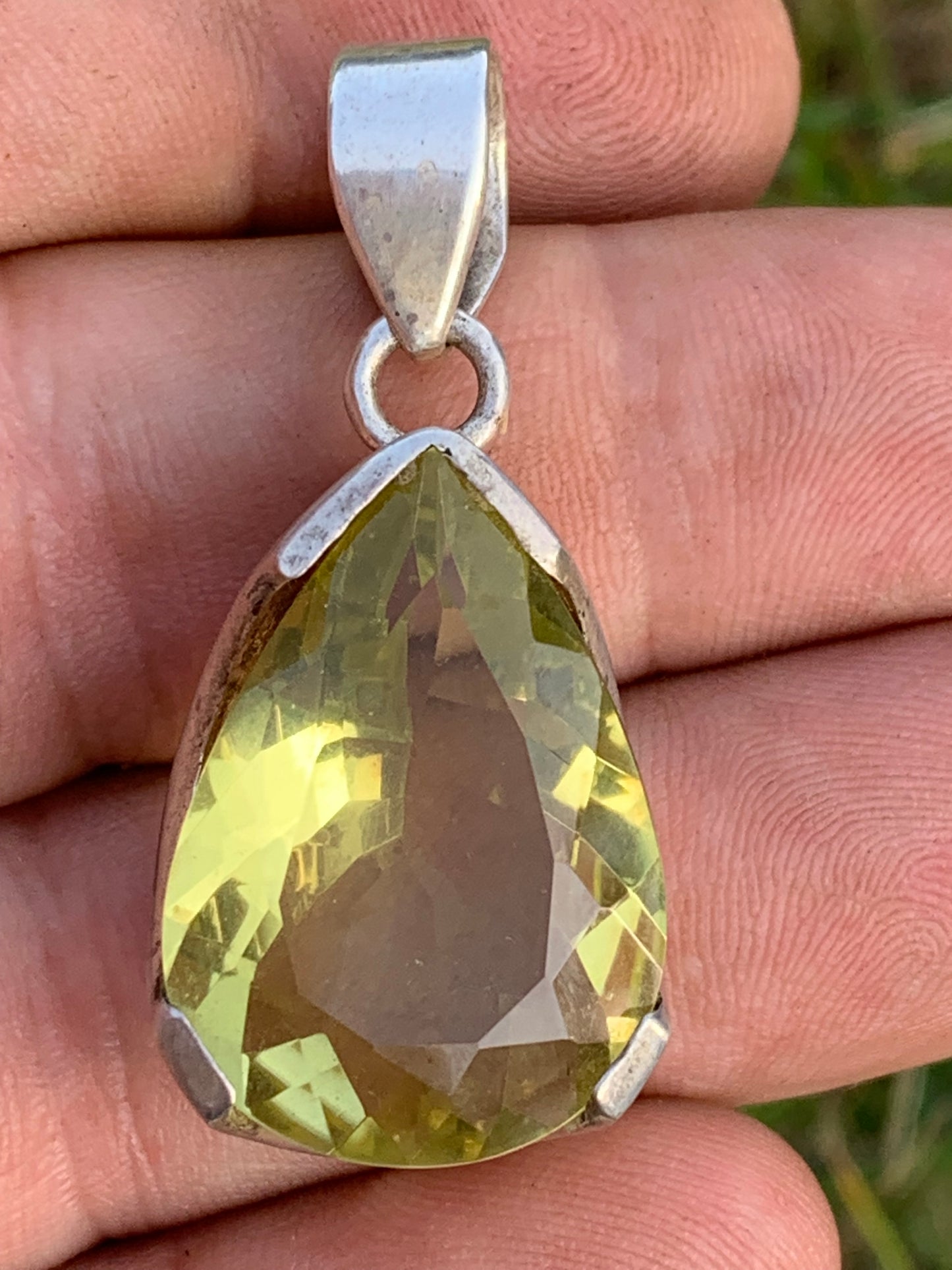 Cristal de roche/ quartz Lemon, pendentif en Argent massif de 42mm de hauteur x 20 x 12. Vendu avec cordon réglable, prêt à porter !