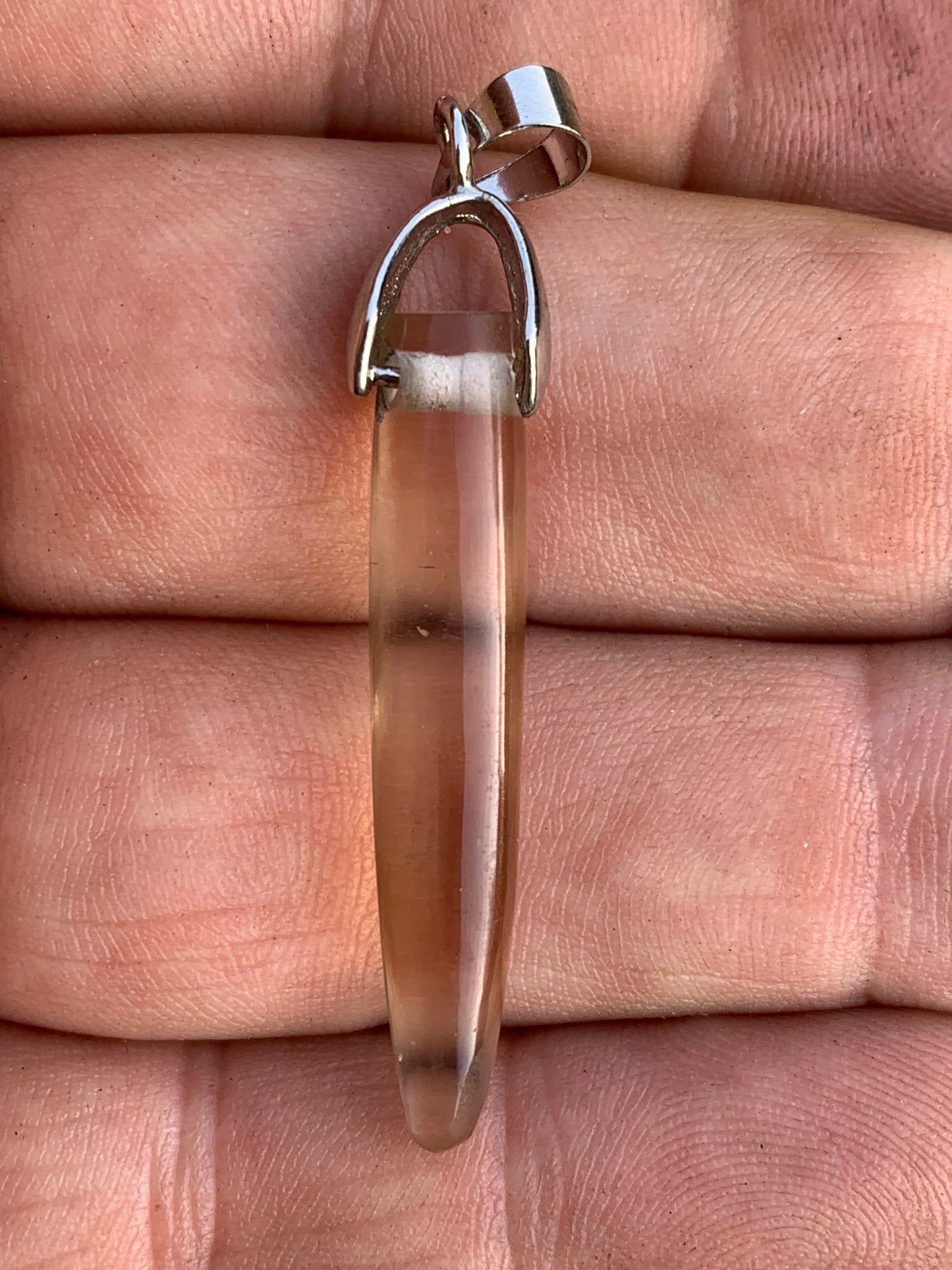 Citrine, pendentif en Argent de 50mm de hauteur x 7 de diamètre. Vendu avec cordon réglable !