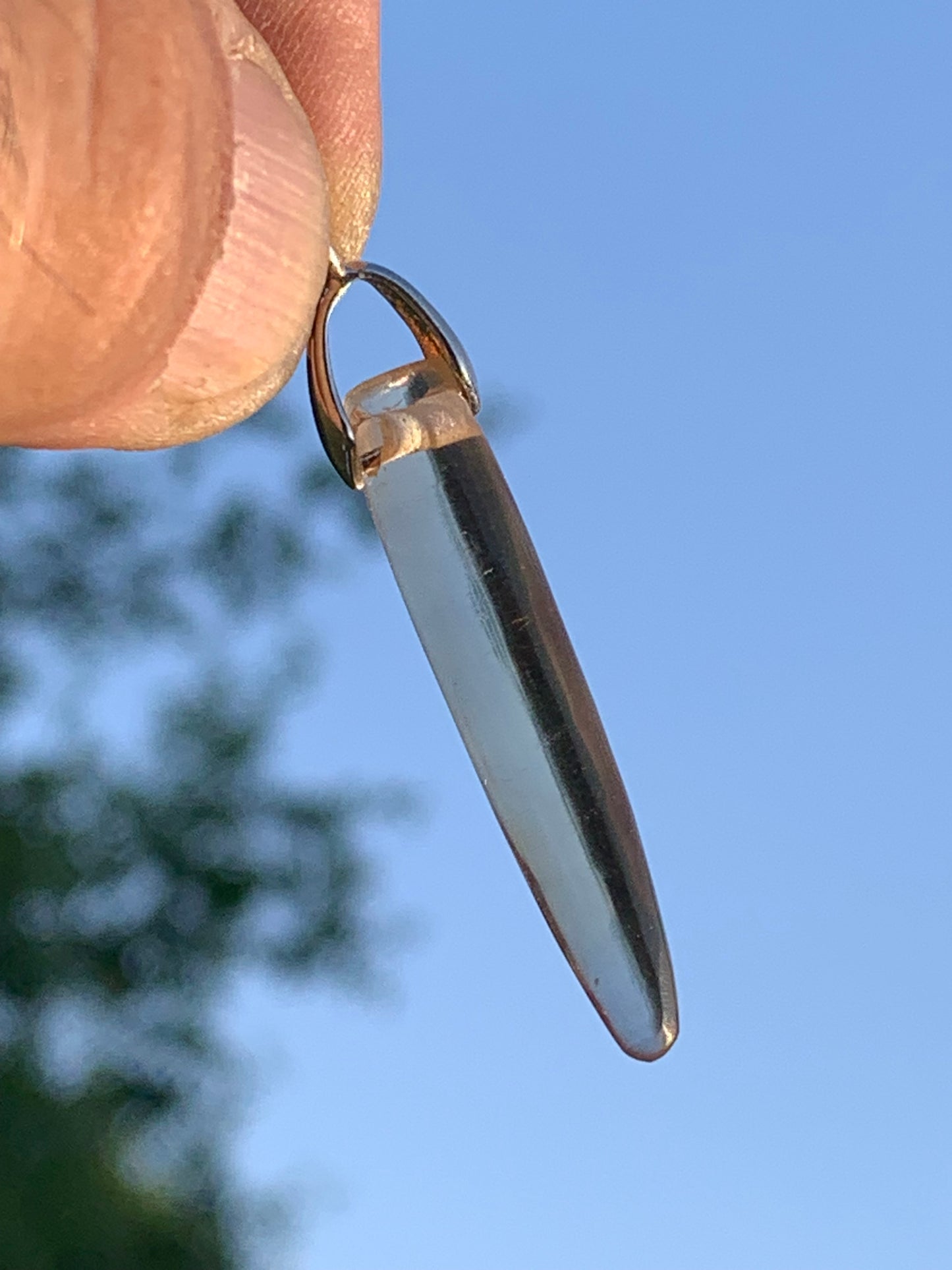 Citrine, pendentif en Argent de 50mm de hauteur x 7 de diamètre. Vendu avec cordon réglable !