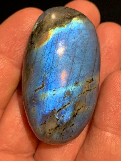 Labradorite, galet/ pierre plate - 54 x 31 x 19 mm - 48,1 gr. - parfait pour une pierre de massage !