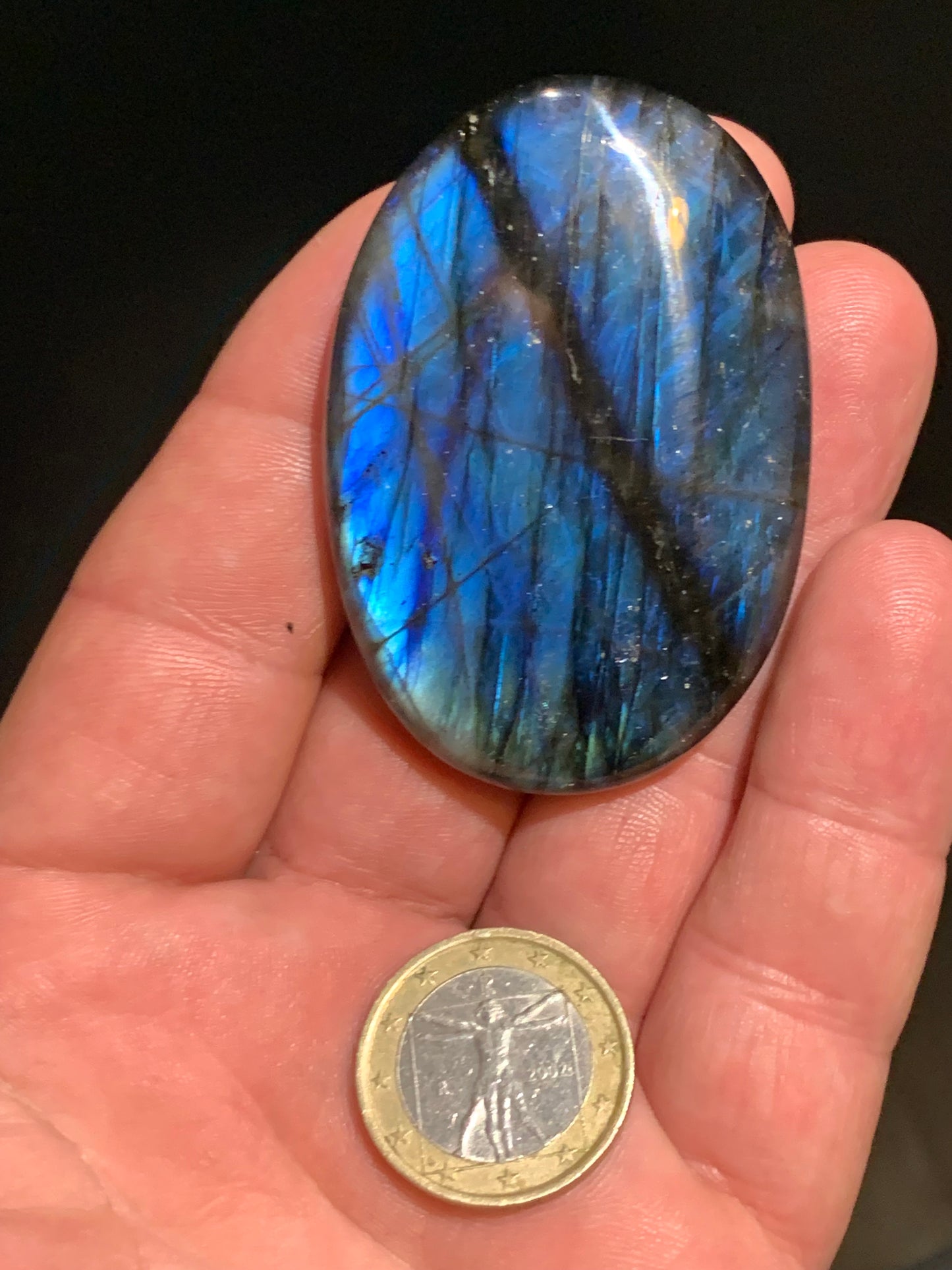Labradorite, galet/ pierre plate - 59 x 41 x 14 mm - 51,7 gr. - parfait pour une pierre de massage !