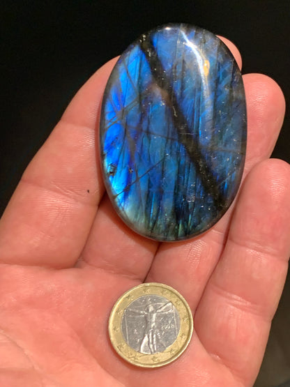 Labradorite, galet/ pierre plate - 59 x 41 x 14 mm - 51,7 gr. - parfait pour une pierre de massage !