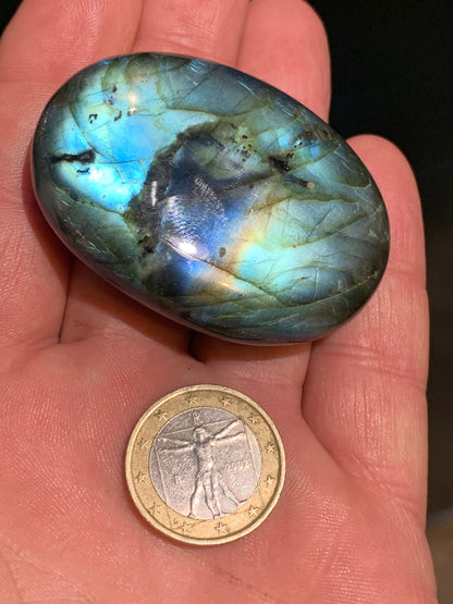 Labradorite, galet/ pierre plate - 56 x 41 x 18 mm - 66,3 gr. - parfait pour une pierre de massage !