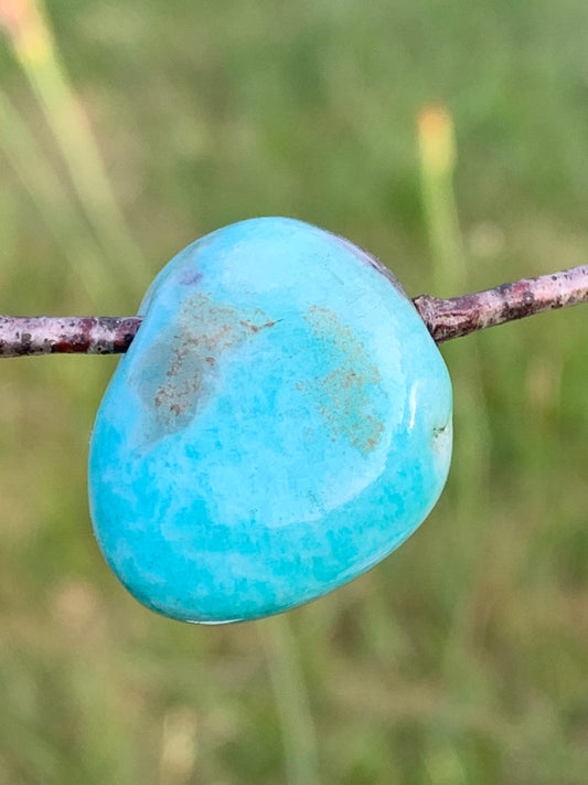 Amazonite, pierre percée de 24mm de hauteur x 20 x 11. Vendu avec cordon réglable de couleur noire offert !