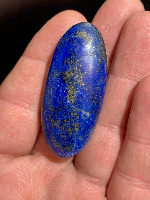 Lapis lazuli, pebble/flat stone of 64 x 24 x 12 mm - 23.7 gr. - Quality AA to AAA
