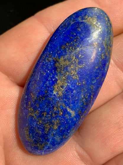 Lapis lazuli, pebble/flat stone of 64 x 24 x 12 mm - 23.7 gr. - Quality AA to AAA