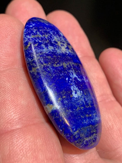 Lapis lazuli, galet/ pierre plate de 53 x 31 x 11 mm - 27,7 gr. - Qualité AA à AAA