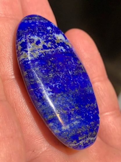 Lapis lazuli, galet/ pierre plate de 53 x 31 x 11 mm - 27,7 gr. - Qualité AA à AAA