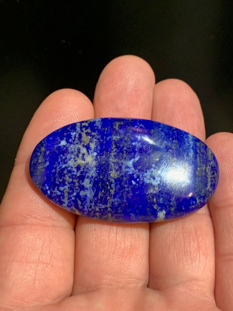 Lapis lazuli, galet/ pierre plate de 53 x 31 x 11 mm - 27,7 gr. - Qualité AA à AAA
