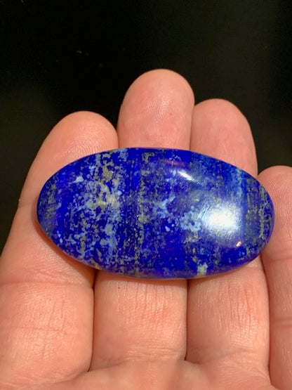 Lapis lazuli, galet/ pierre plate de 53 x 31 x 11 mm - 27,7 gr. - Qualité AA à AAA