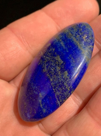 Lapis lazuli, galet/ pierre plate de 52 x 32 x 15 mm - 36,8 gr. - Qualité AA à AAA