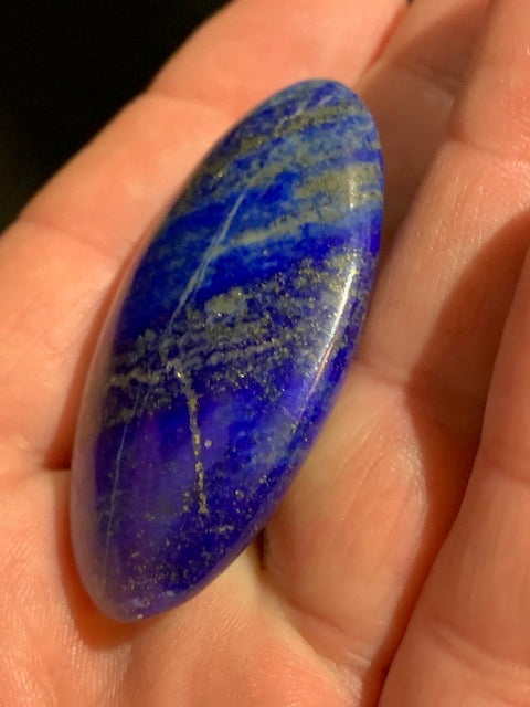 Lapis lazuli, galet/ pierre plate de 52 x 32 x 15 mm - 36,8 gr. - Qualité AA à AAA