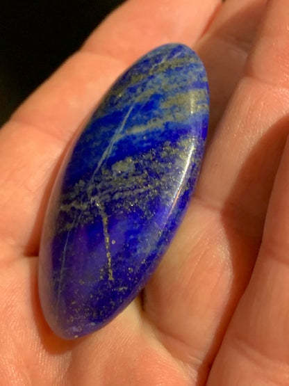 Lapis lazuli, galet/ pierre plate de 52 x 32 x 15 mm - 36,8 gr. - Qualité AA à AAA